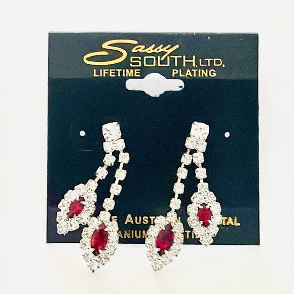 NWT Red and Clear Austrian Crystal Fancy Formal Post Earrings - Picture 1 of 4